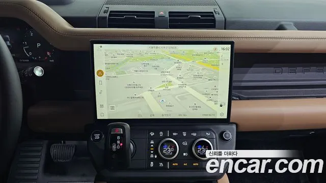 Land Rover Defender — Фото автомобиля 14