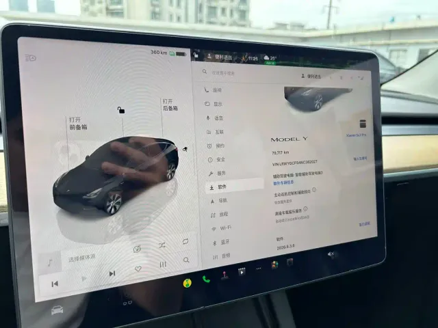 Tesla Model Y — Фото автомобиля 10