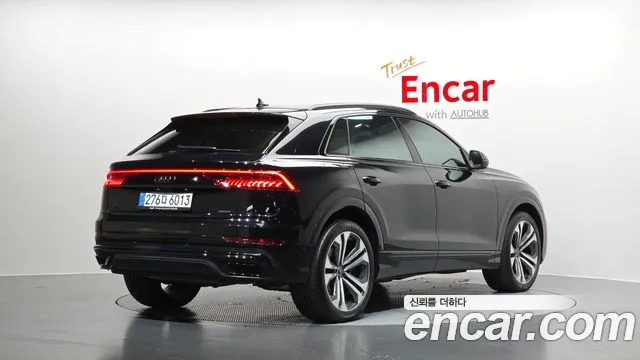 Фотография автомобиля — Audi Q8 4M