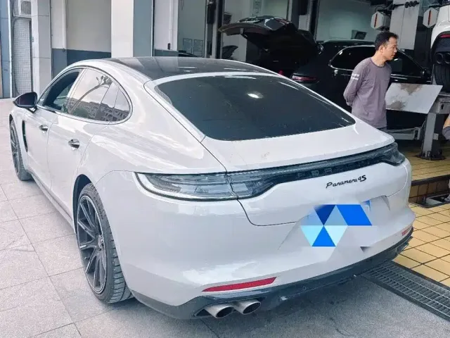Porsche Panamera — Фото автомобиля 2
