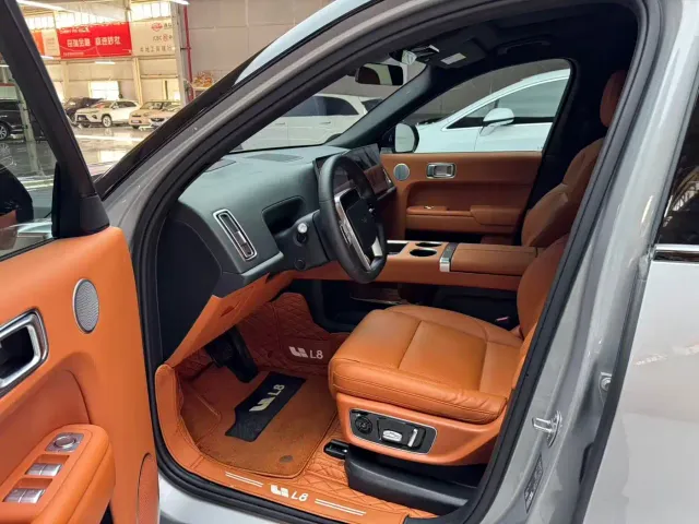 Li Auto L8 — Фото автомобиля 4