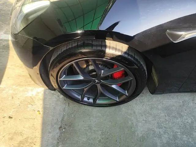Tesla Model 3 — Фото автомобиля 22
