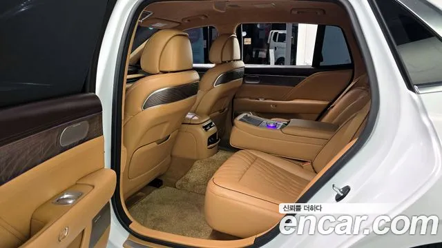 Genesis G90 Бензин 3.5 турбо AWD — Фото автомобиля 10