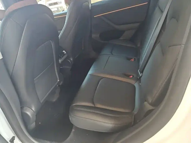 Tesla Model Y — Фото автомобиля 16