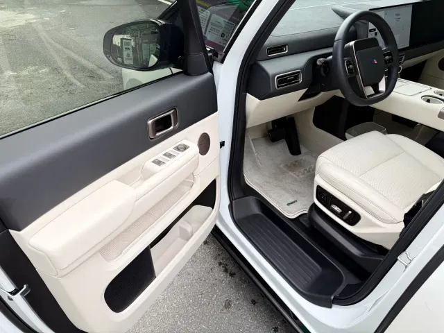 Li Auto MEGA — Фото автомобиля 2