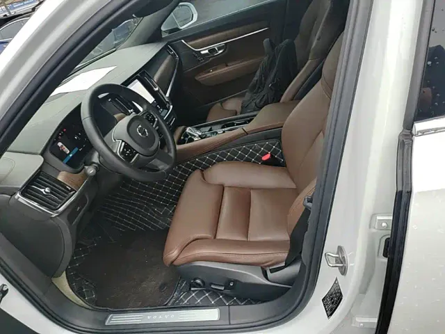 Volvo S90 — Фото автомобиля 14