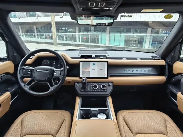 Land Rover Defender — Фото автомобиля 14
