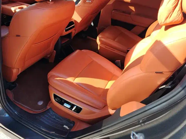 Li Auto L8 — Фото автомобиля 11