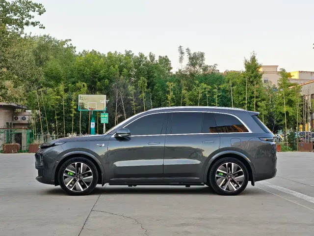 Li Auto L8 — Фото автомобиля 11