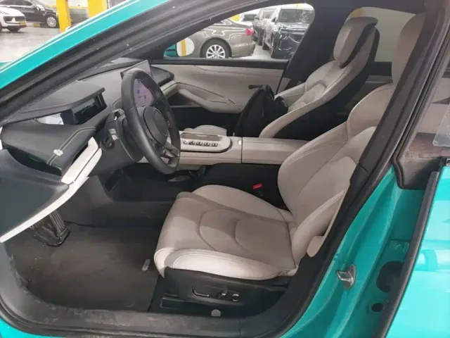 Xiaomi SU7 — Фото автомобиля 14