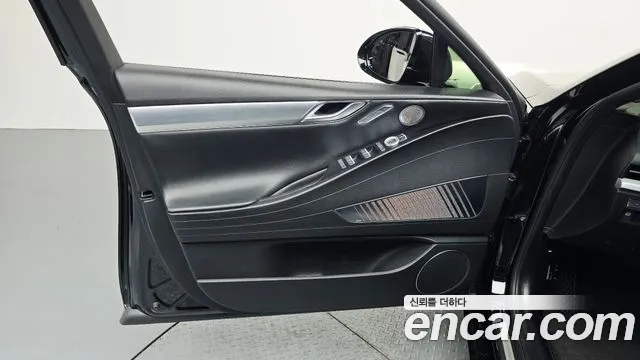 Genesis G80 Electrified G80 (RG3) — Фото автомобиля 21