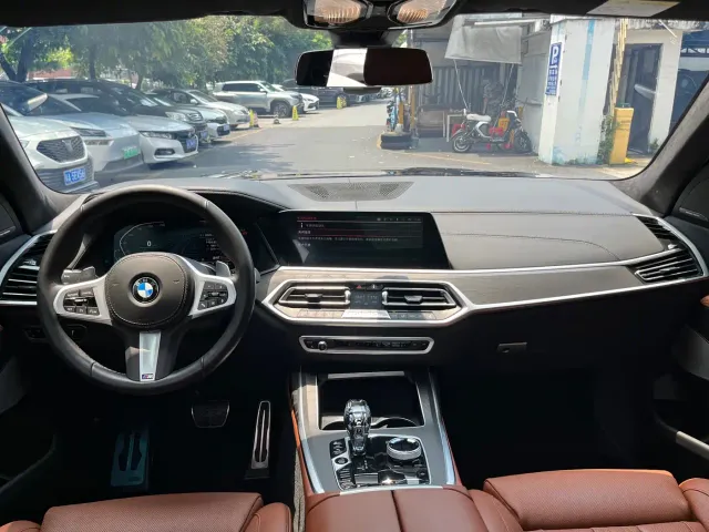 BMW X7 — Фото автомобиля 9