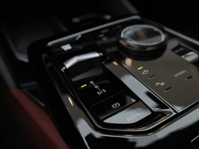 BMW 5 Series — Фото автомобиля 15