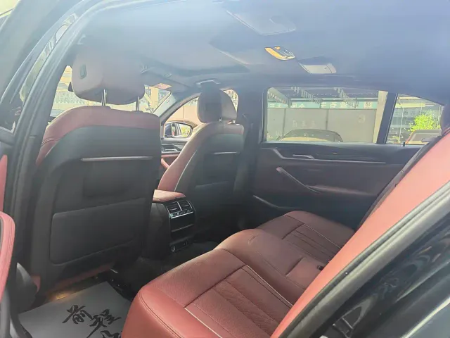 BMW 5 Series — Фото автомобиля 8