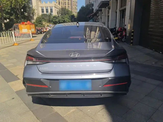 Hyundai Elantra — Фото автомобиля 5