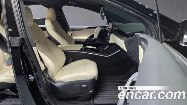 Tesla Model X — Фото автомобиля 9