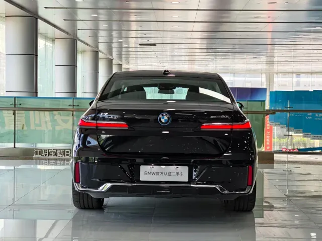 BMW i7 — Фото автомобиля 6