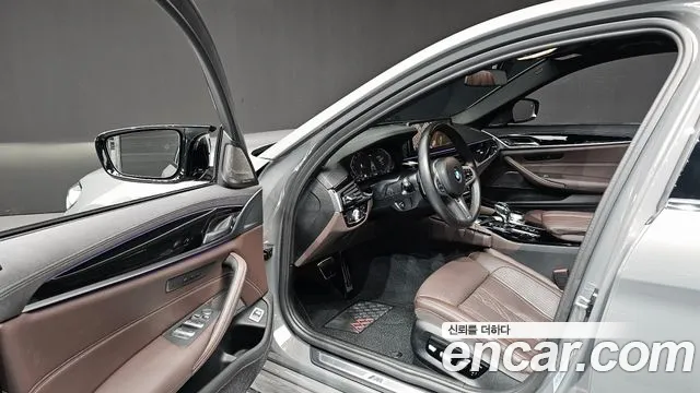 BMW 5 Series G30 — Фото автомобиля 10