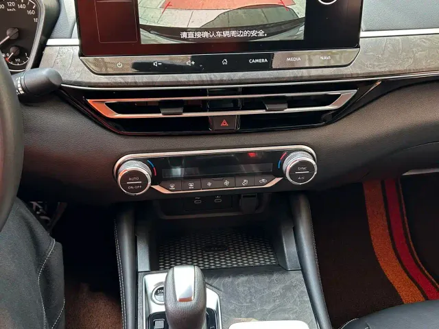 Nissan Teana — Фото автомобиля 3