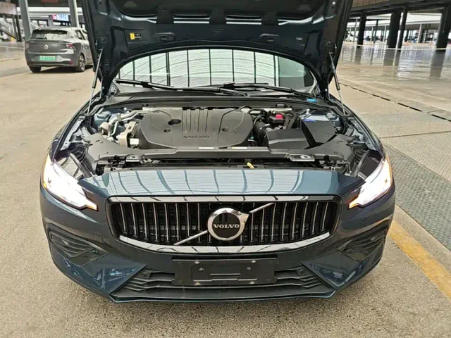 Volvo S60 — Фото автомобиля 19