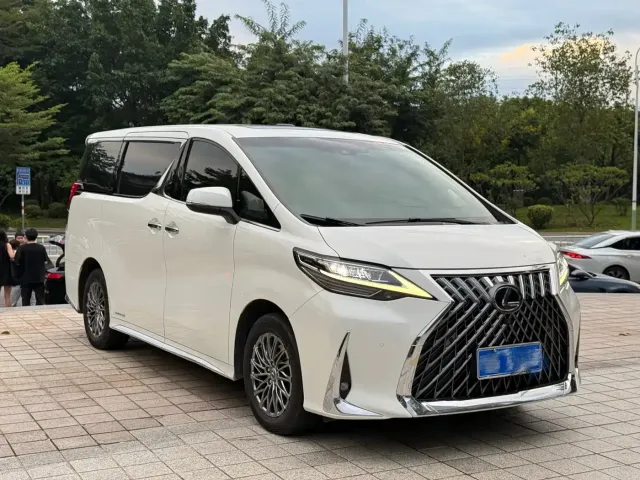 Lexus LM — Фото автомобиля 3