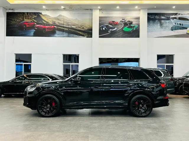 Audi Q7 — Фото автомобиля 3