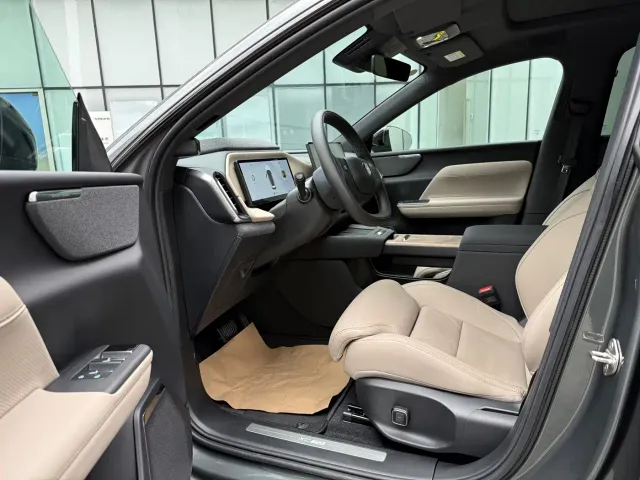 Volvo XC70 Plug-in Hybrid — Фото автомобиля 10