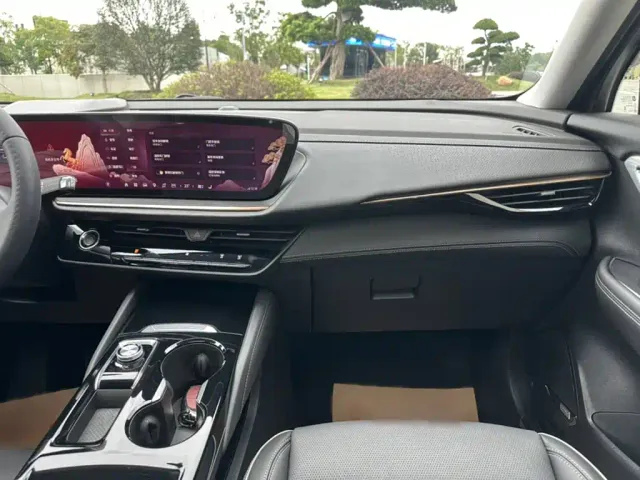 Buick Envision Plus — Фото автомобиля 14