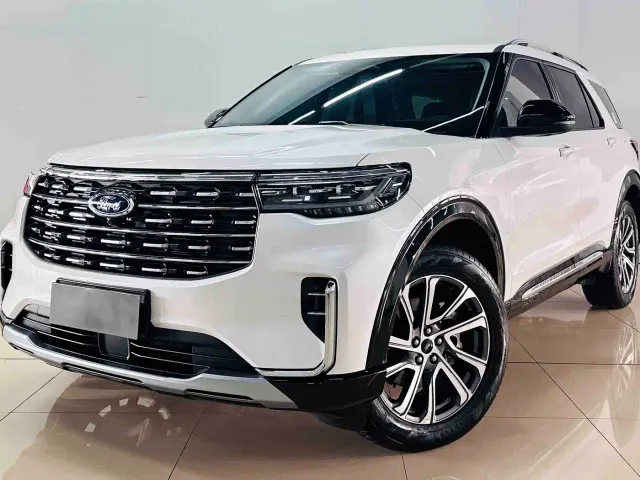 Ford Explorer — Фото автомобиля 3