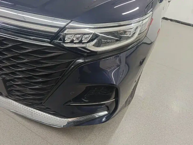 Roewe iMAX8 — Фото автомобиля 23