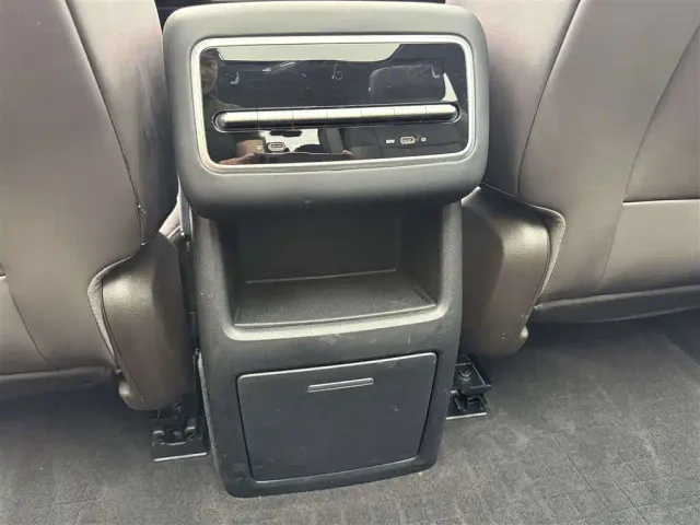 Li Auto L8 — Фото автомобиля 9