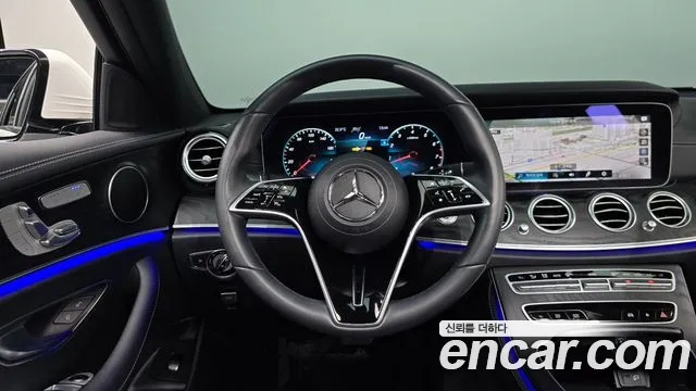Mercedes-Benz E-Class — Фото автомобиля 12