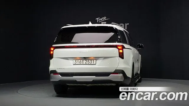 Kia Carnival Generation 4 — Фото автомобиля 4