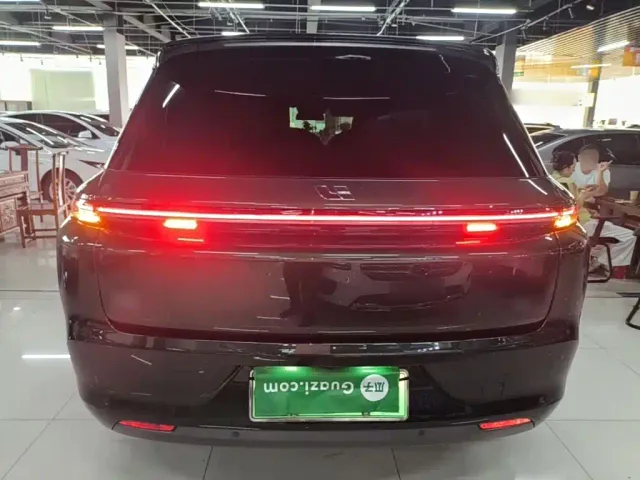 Li Auto L8 — Фото автомобиля 3
