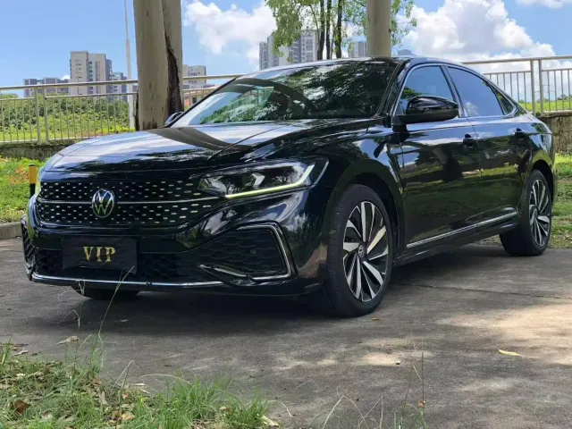 Volkswagen Passat — Фото автомобиля 3