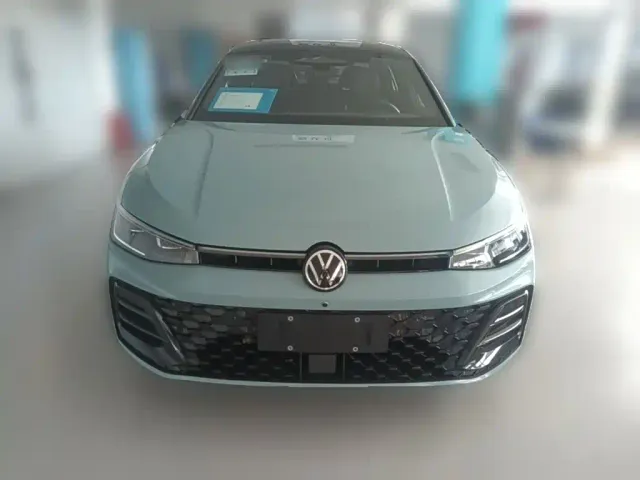 Volkswagen Passat — Фото автомобиля 4