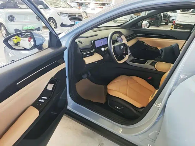 Geely Galaxy L6 — Фото автомобиля 15