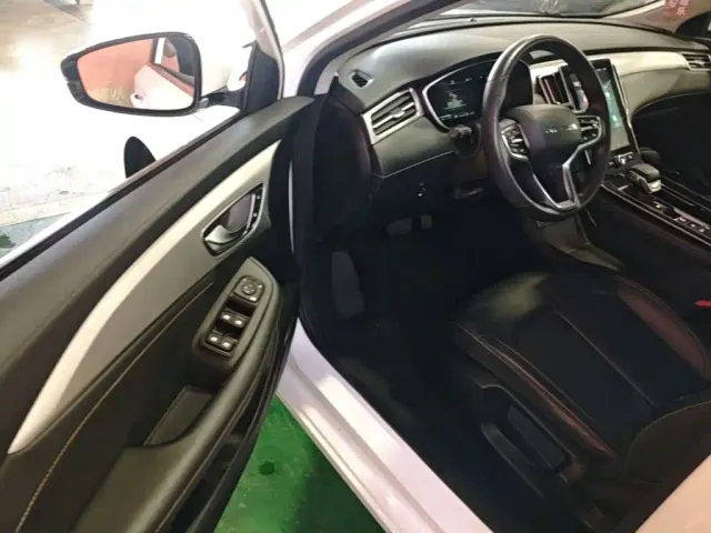 Roewe i6 MAX EV — Фото автомобиля 15