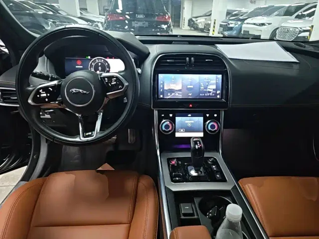 Jaguar XEL — Фото автомобиля 9
