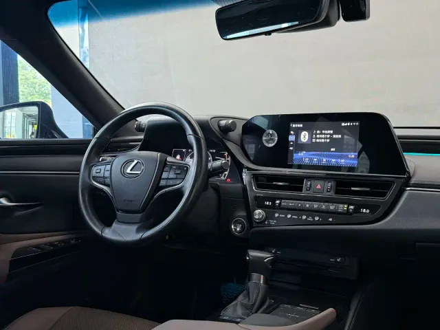 Lexus ES — Фото автомобиля 19