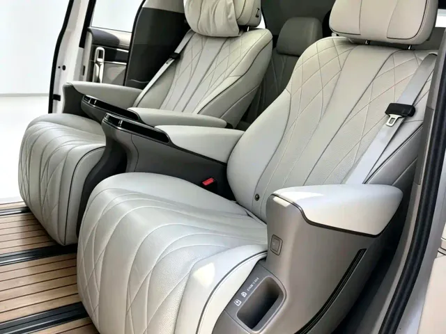 Denza D9 — Фото автомобиля 5