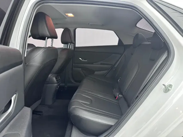 Hyundai Elantra — Фото автомобиля 14