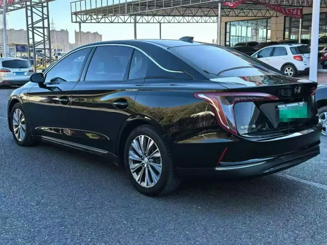 Hongqi E-QM5 — Фото автомобиля 8