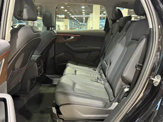 Audi Q7 — Фото автомобиля 11