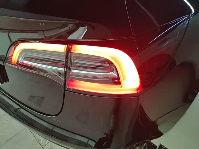 Tesla Model 3 — Фото автомобиля 23