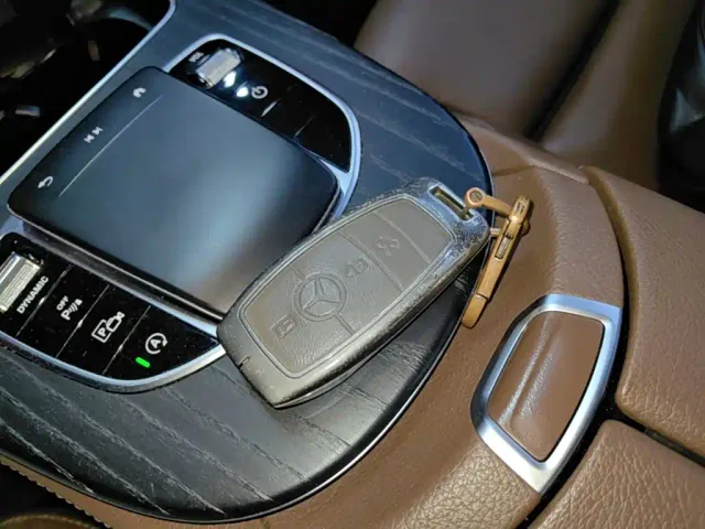 Mercedes-Benz E-Class — Фото автомобиля 8