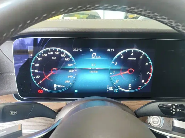 Mercedes-Benz E-Class — Фото автомобиля 11