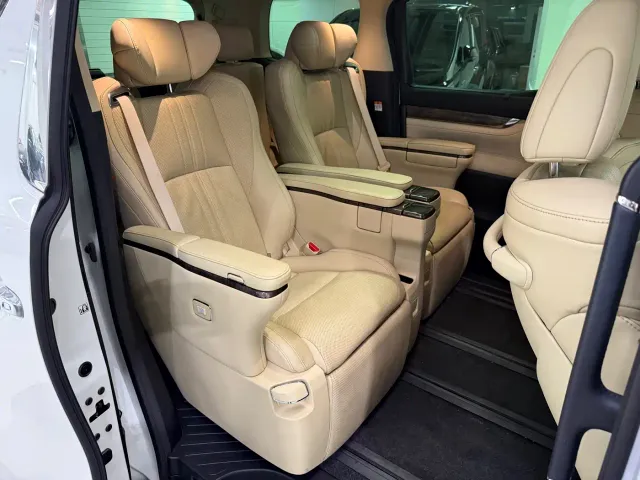 Toyota Alphard — Фото автомобиля 11