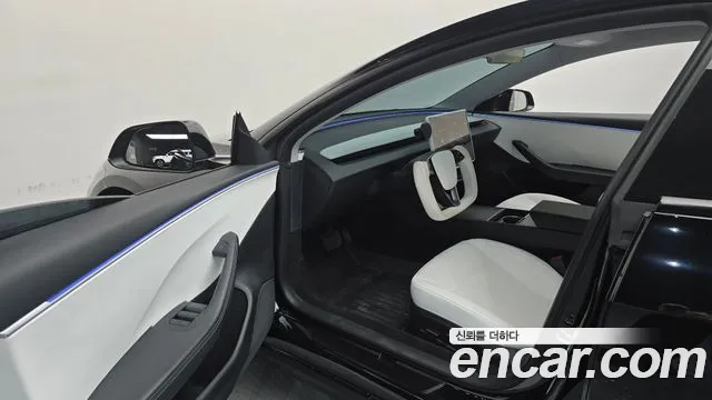 Tesla Model 3 — Фото автомобиля 10