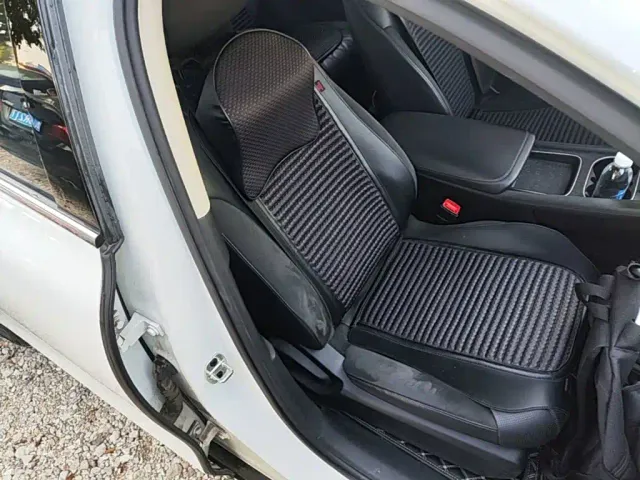Roewe D7 — Фото автомобиля 24